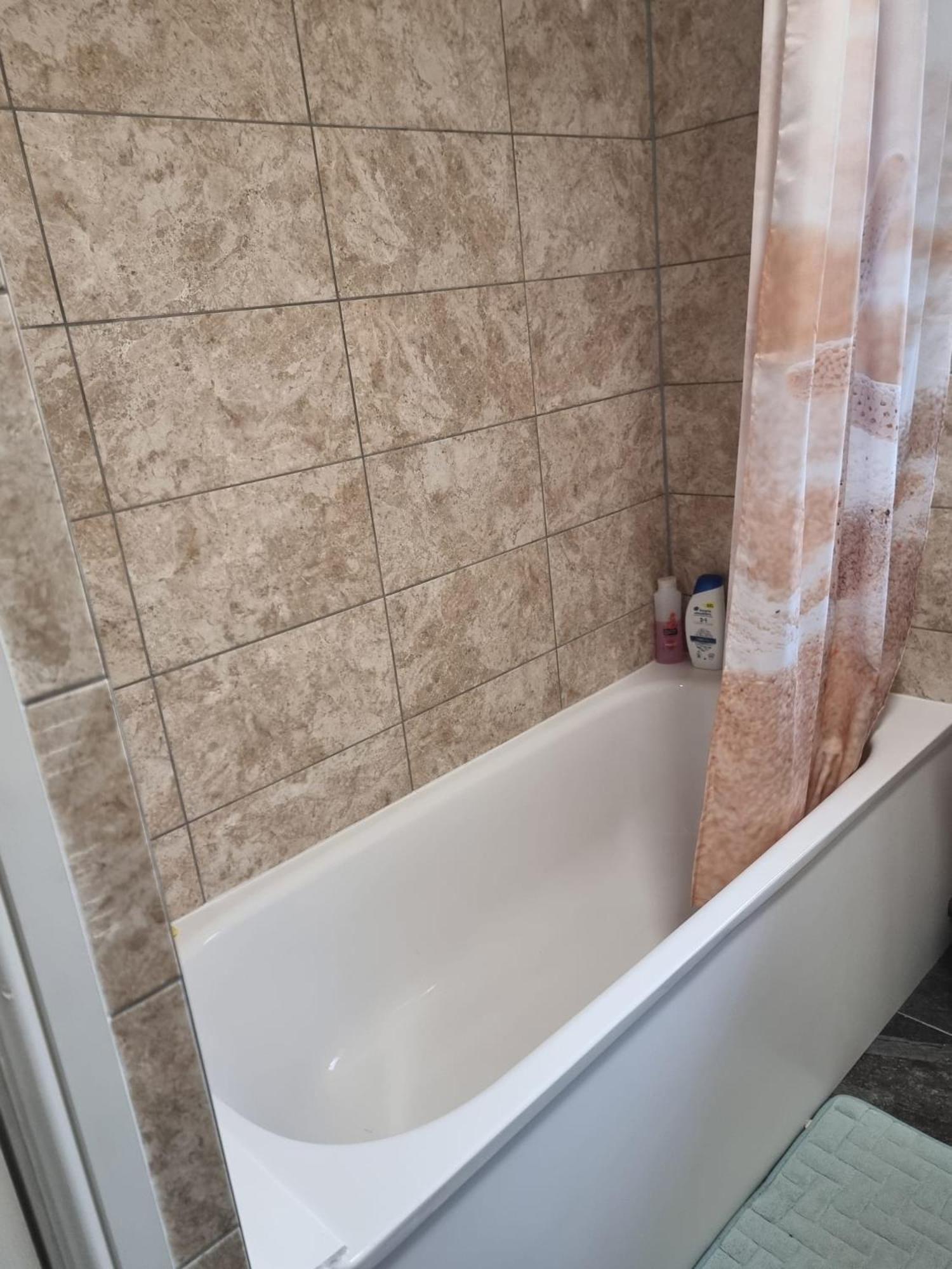 Cozy House With Free Parking & Wifi Near Maryland Station 호텔 런던 외부 사진